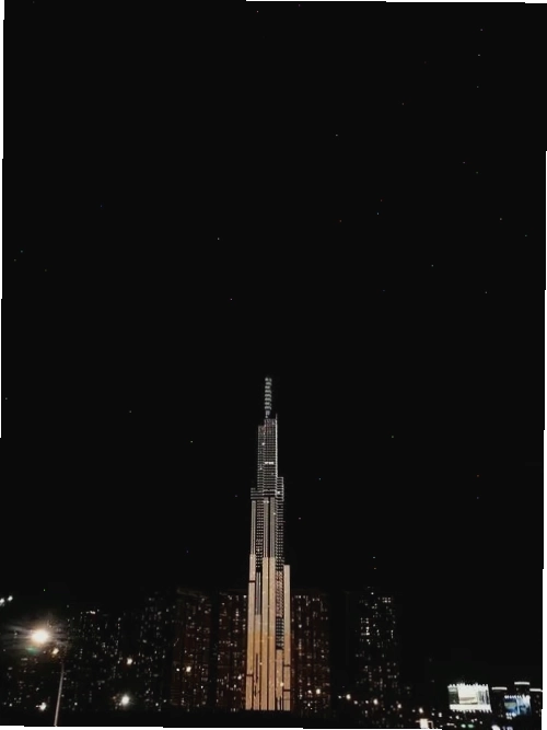 Ảnh Landmark 81 về đêm với ánh đèn vàng ấm áp