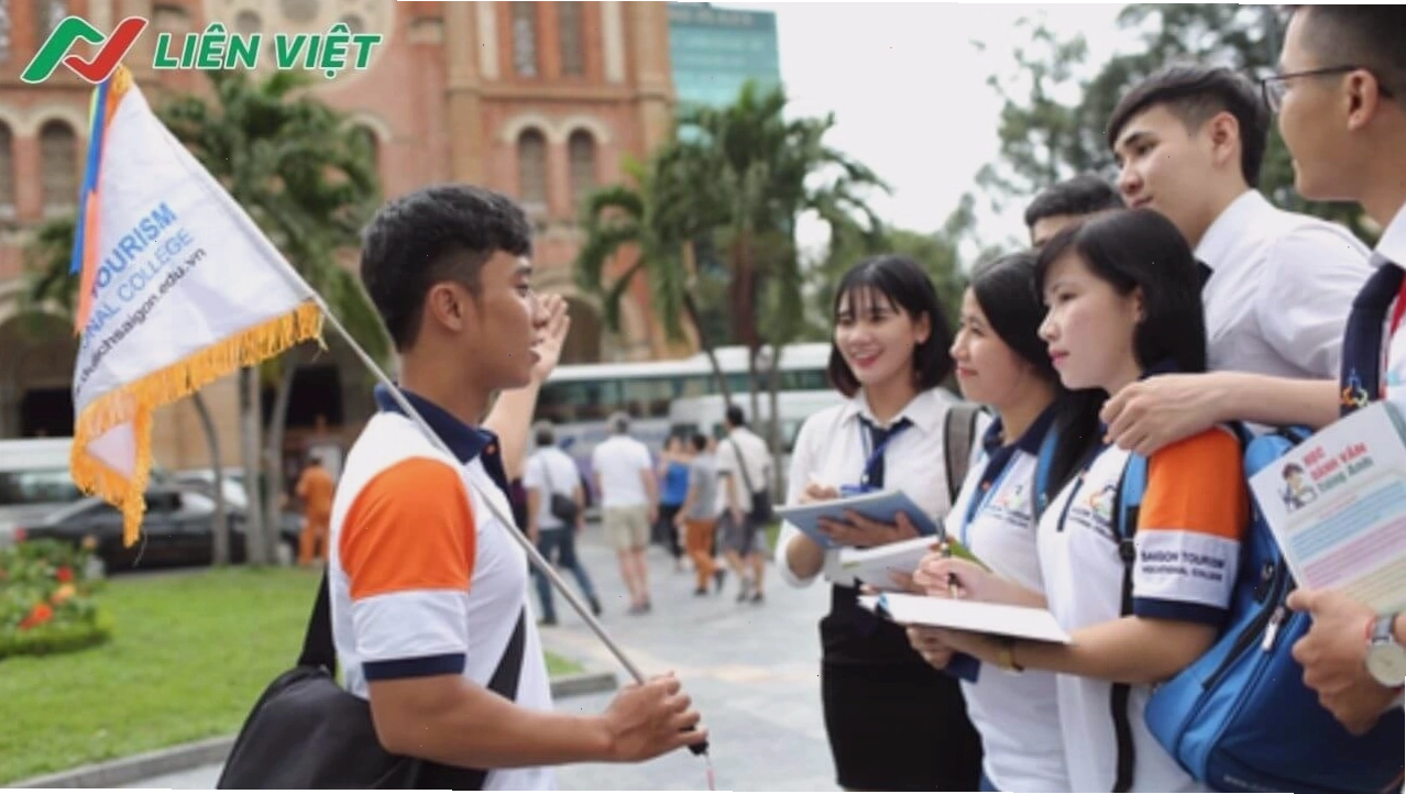 Áp lực vô hình và sự cô đơn của người hướng dẫn viên du lịch