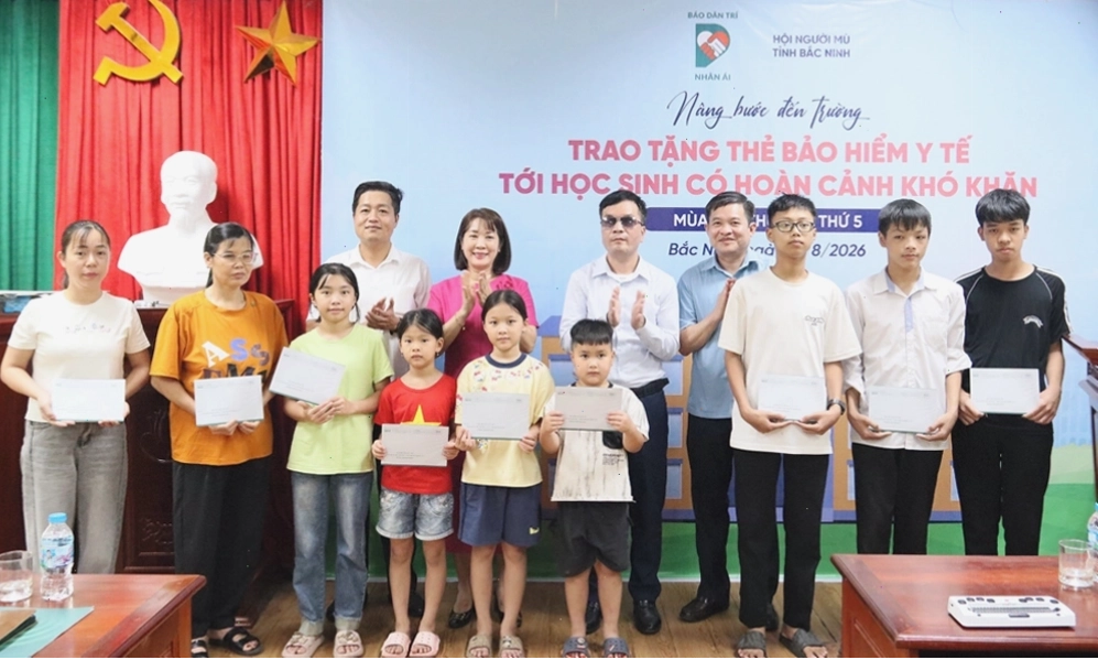 Bắc Ninh: Trao 209 thẻ bảo hiểm y tế tặng con em hội viên khiếm thị
