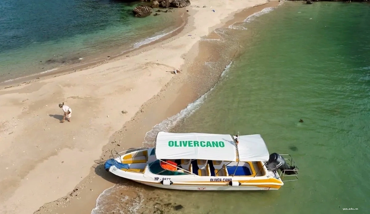 Bãi biển hai mặt ở Vịnh Lan Hạ