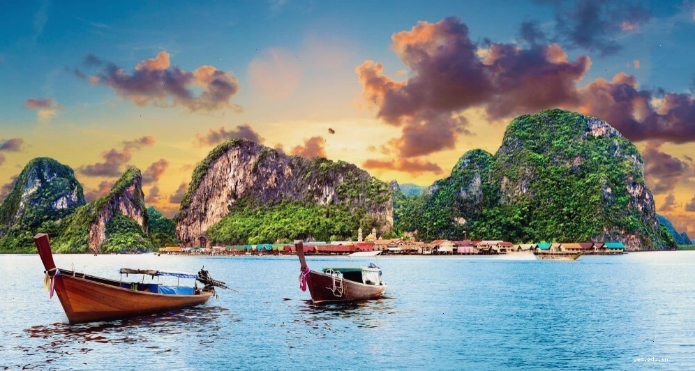 Bãi biển tuyệt đẹp tại Phuket với làn nước trong xanh