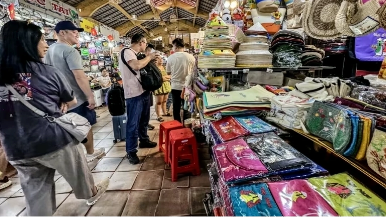 Bãi biển tuyệt đẹp tại Việt Nam thu hút khách du lịch