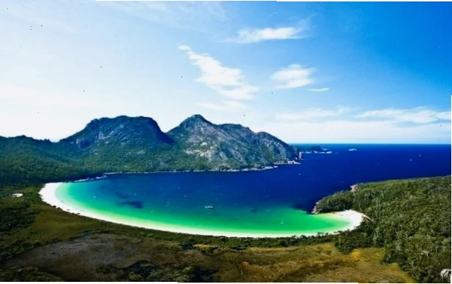 Bãi biển Wineglass Bay tuyệt đẹp tại Công viên Quốc gia Freycinet