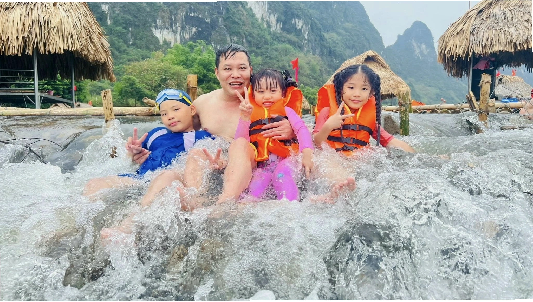 Bãi cắm trại ven sông Bôi thu hút du khách