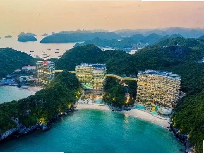 Bãi tắm Cát Cò xanh trong với bờ cát trắng mịn tại Cát Bà
