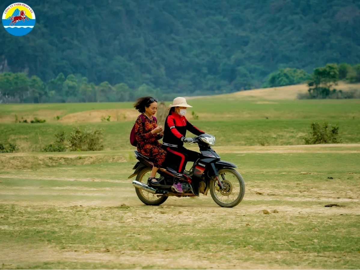 Bạn có thể đến Hữu Lũng bằng xe khách hoặc phương tiện cá nhân một cách dễ dàng