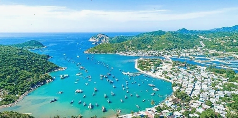 Bàn tiệc hải sản tươi ngon tại Cam Ranh