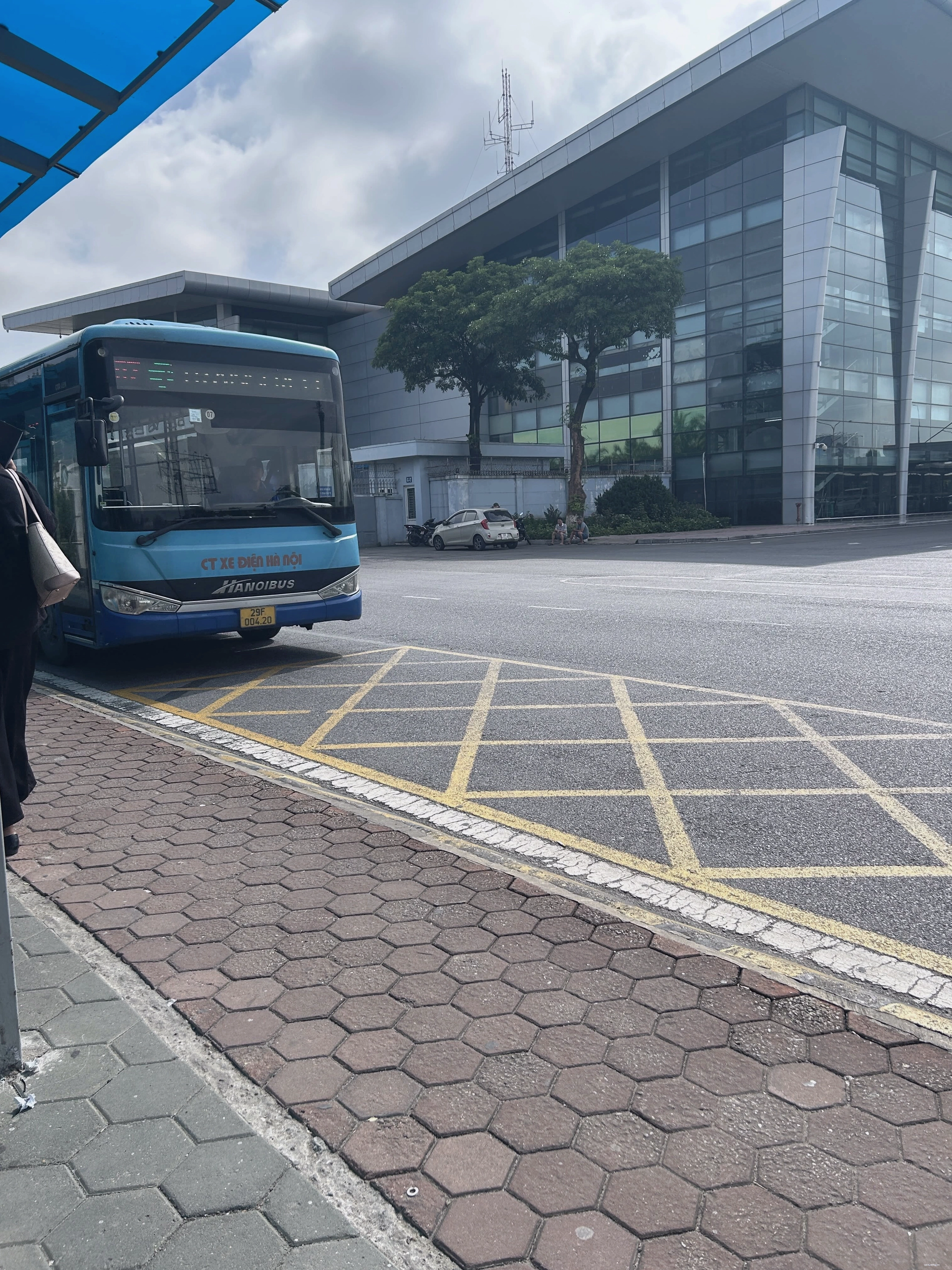 Bảng chỉ dẫn điểm dừng shuttle bus tại khu đô thị