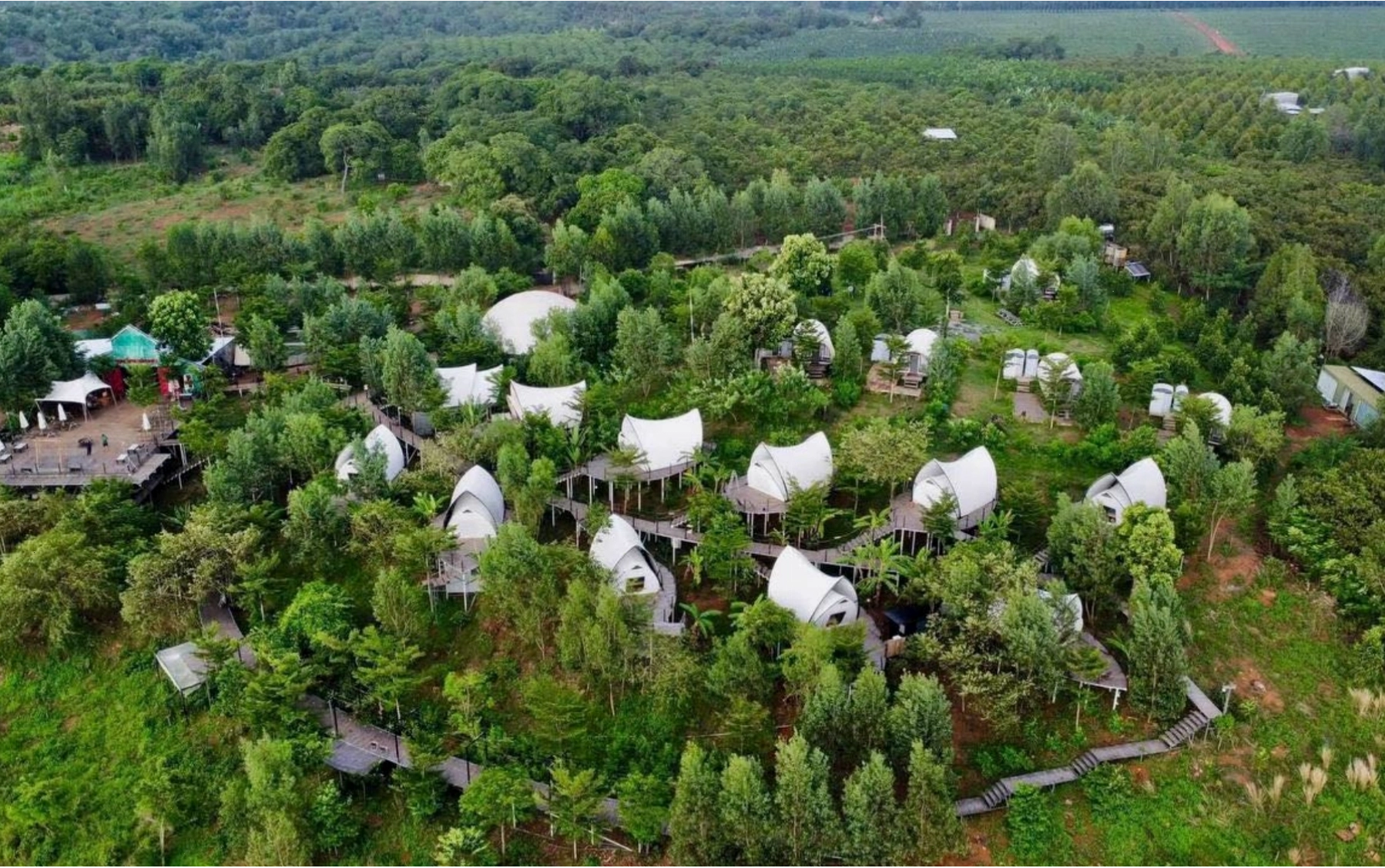 Bảng giá chi tiết các loại lều tại Tropical Eglamping Hồ Trị An