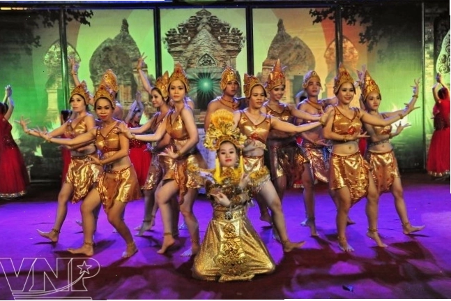 Bảng hiệu ghi tên Tháp Bà Ponagar