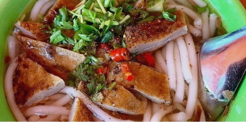 Bánh canh chả cá Phan Thiết - món ăn đặc sản