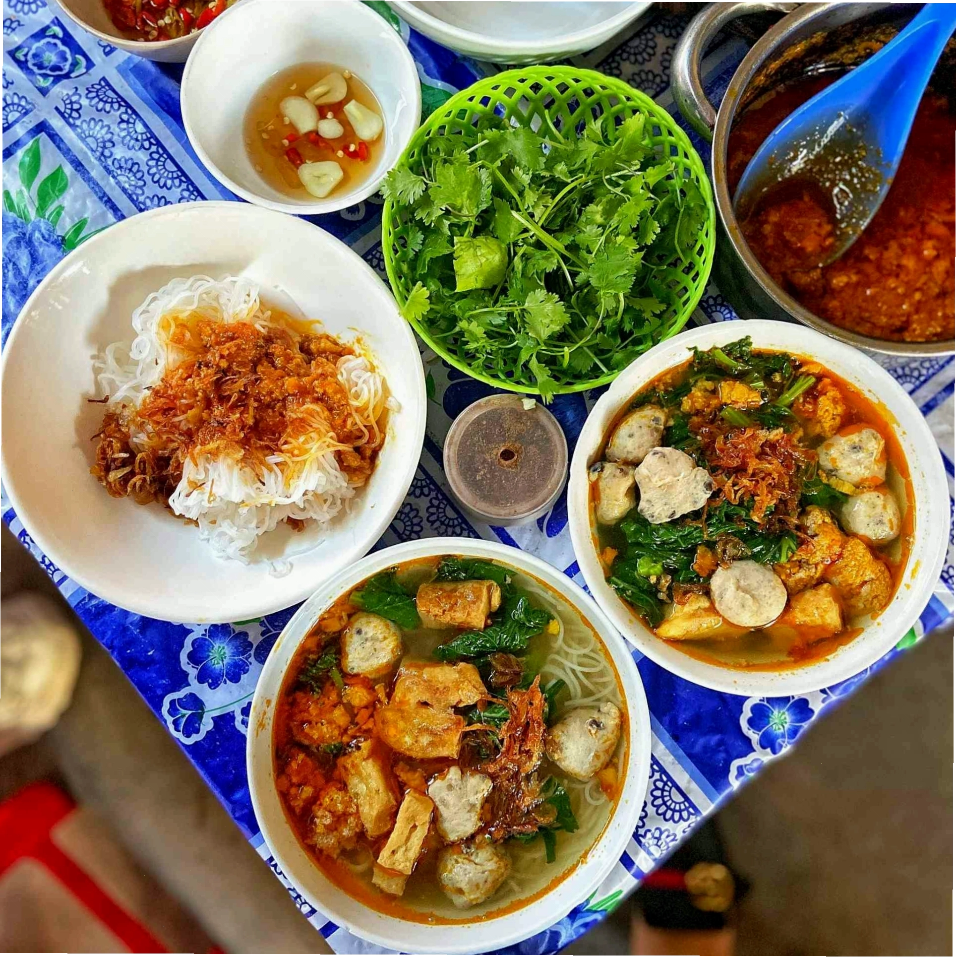 Bánh mì thịt xiên nướng hấp dẫn tại Bắc Ninh