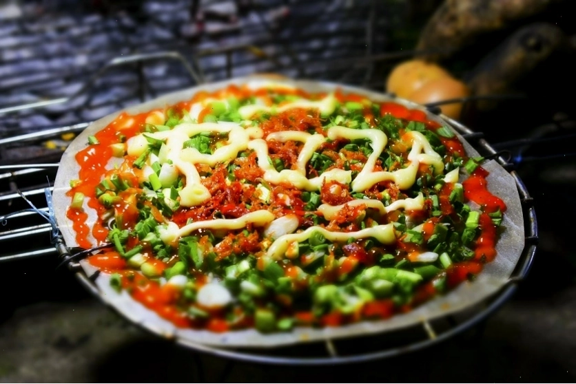 Bánh tráng nướng giòn rụm thơm lừng