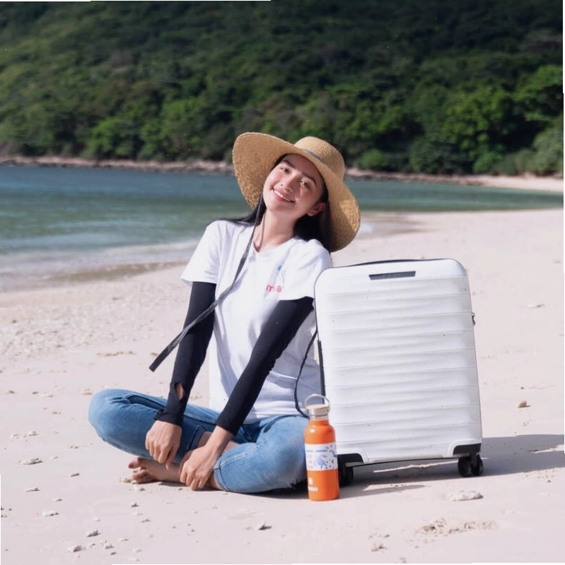 Bánh xe vali xoay 360 độ giúp di chuyển dễ dàng