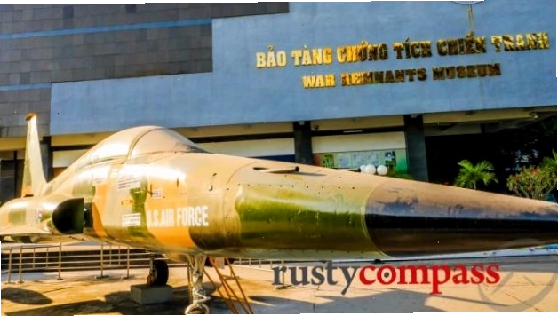 Bảo tàng Chứng tích Chiến tranh tại Thành phố Hồ Chí Minh nhìn từ bên ngoài