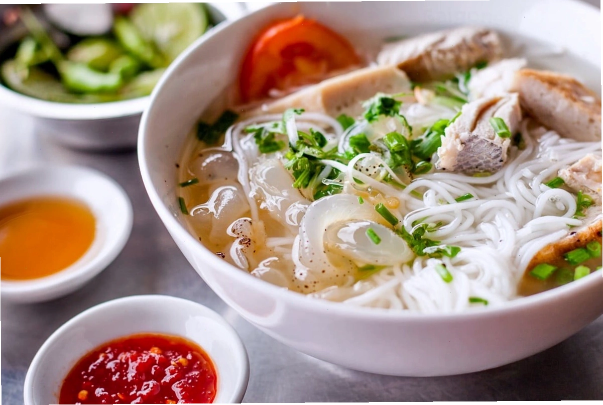 Bát bún sứa Nha Trang đầy đặn