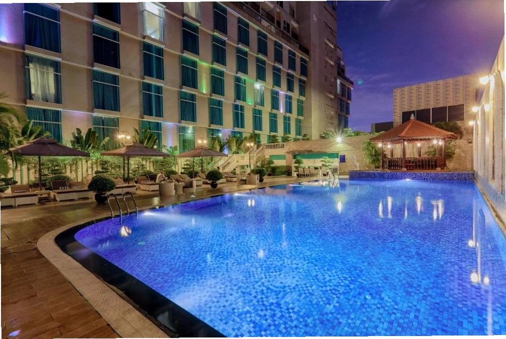 Bể bơi nổi bật tại The Mira Hotel