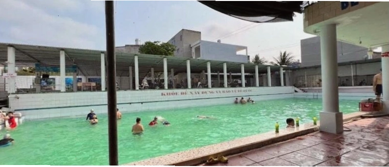 Bể bơi Thắng Lợi với thiết kế hiện đại và các khu vực bơi riêng biệt