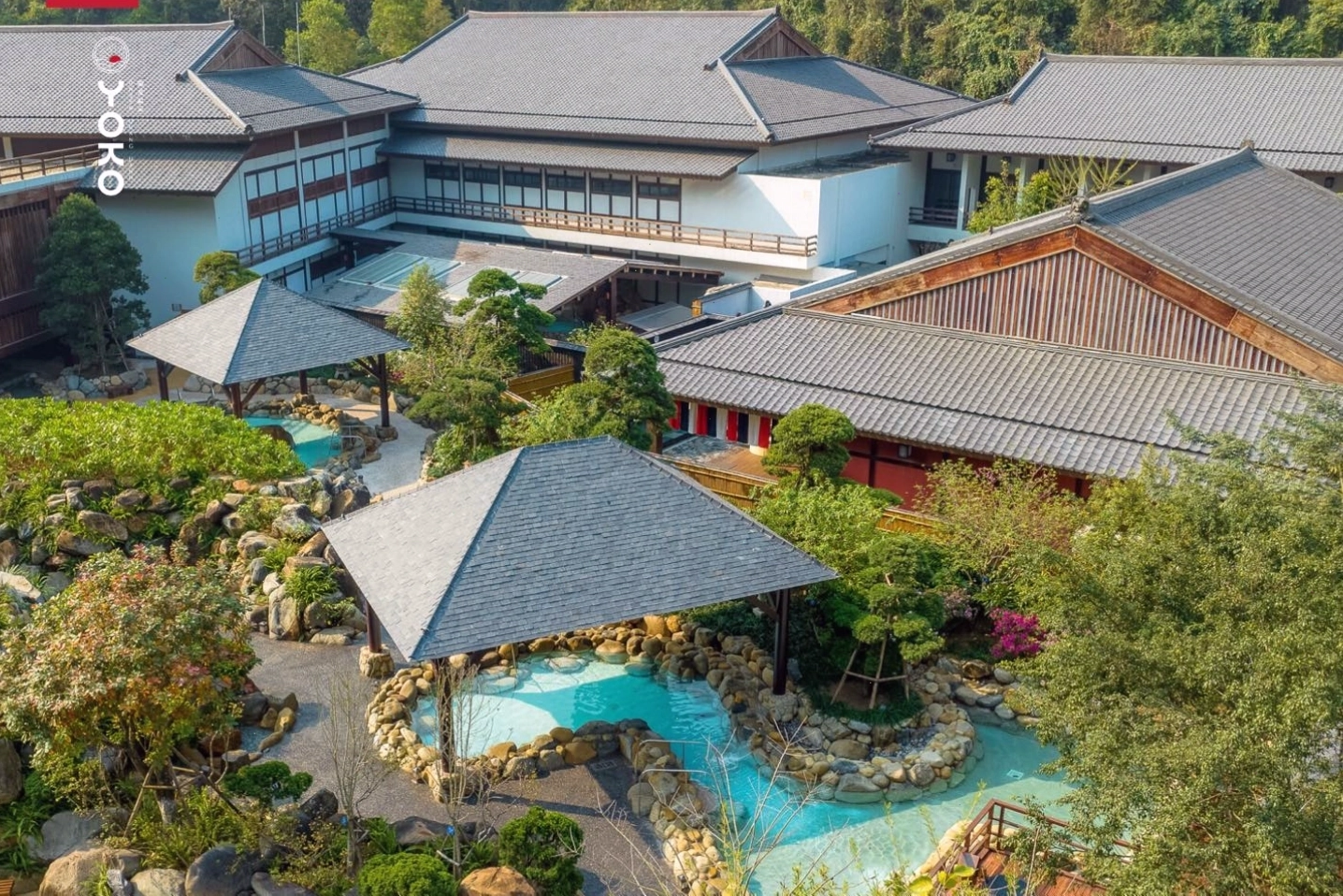 Bể tắm ngoài trời tại Yoko Onsen Quang Hanh