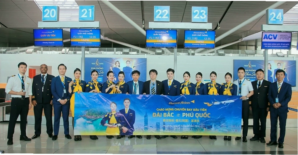 Bên trong Lâu đài Neuschwanstein với các họa tiết trang trí cầu kỳ