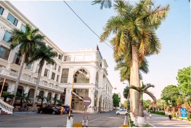 Bên trong một phòng nghỉ tại Khách sạn Vị Hoàng với đầy đủ tiện nghi