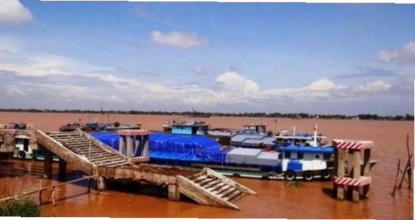 Biển báo chỉ dẫn đến âu thuyền trên kênh đào