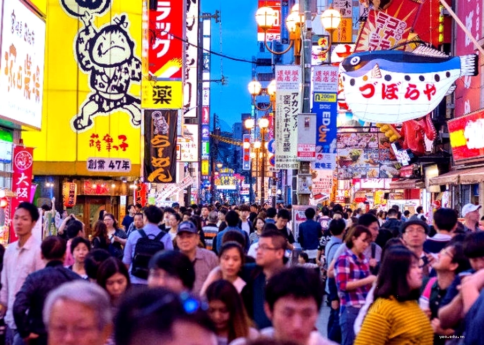 Biển báo giao thông đông đúc tại Shibuya, Tokyo