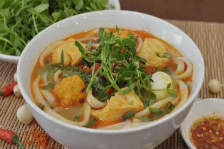 Biển báo giao thông trên cung đường Tây Nguyên