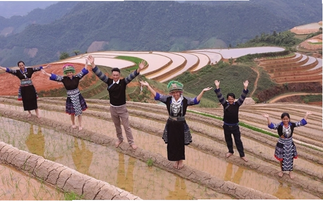 Biển chỉ dẫn đường đến Đền Đông Cuông