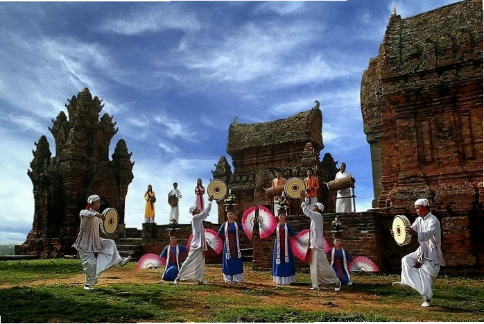 Biểu diễn múa Chăm truyền thống tại Mỹ Sơn