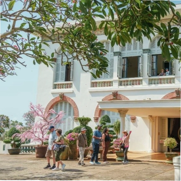 Biểu tượng của các nền tảng đặt phòng trực tuyến phổ biến