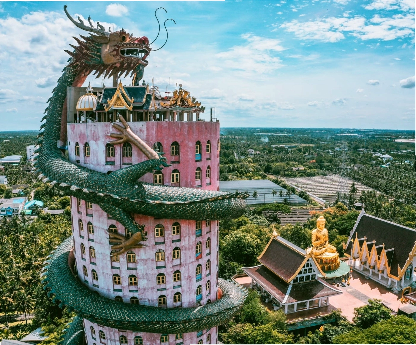 Bình cầu nguyện tại Chùa Rồng Wat Samphran