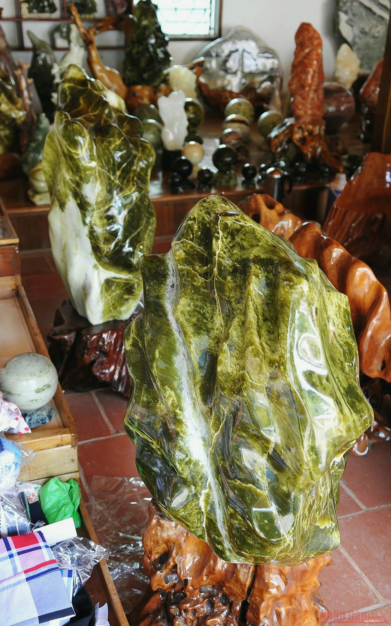 Bộ bàn ghế đá Suối Giàng