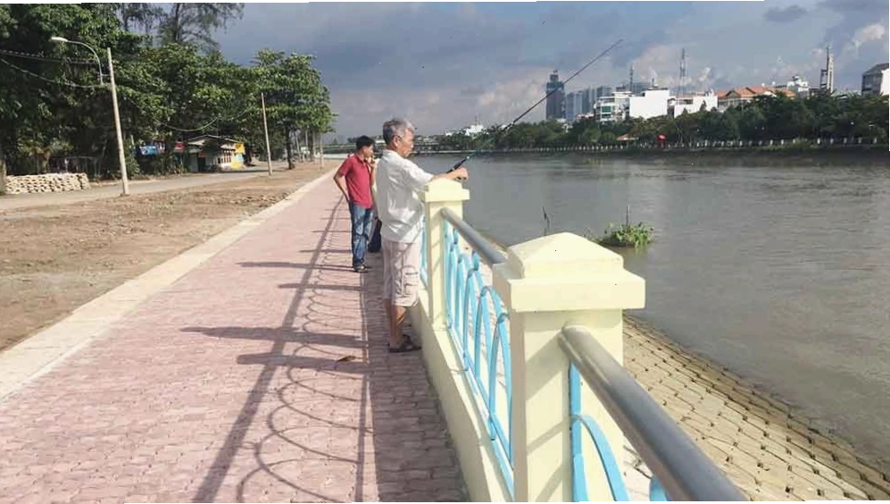 Bờ kè Thanh Đa là địa chỉ quen thuộc của người dân Sài Gòn mỗi buổi chiều tà