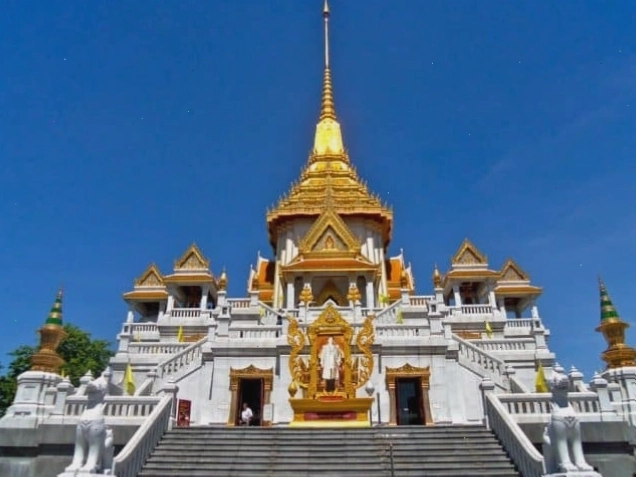 Bức tượng Phật Vàng khổng lồ tại Chùa Wat Traimit