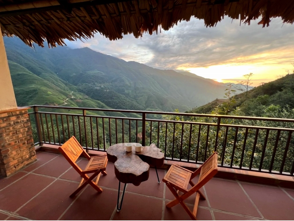 Bungalow Bản Mây tại Tà Xùa Ecolodge với tầm nhìn núi hùng vĩ