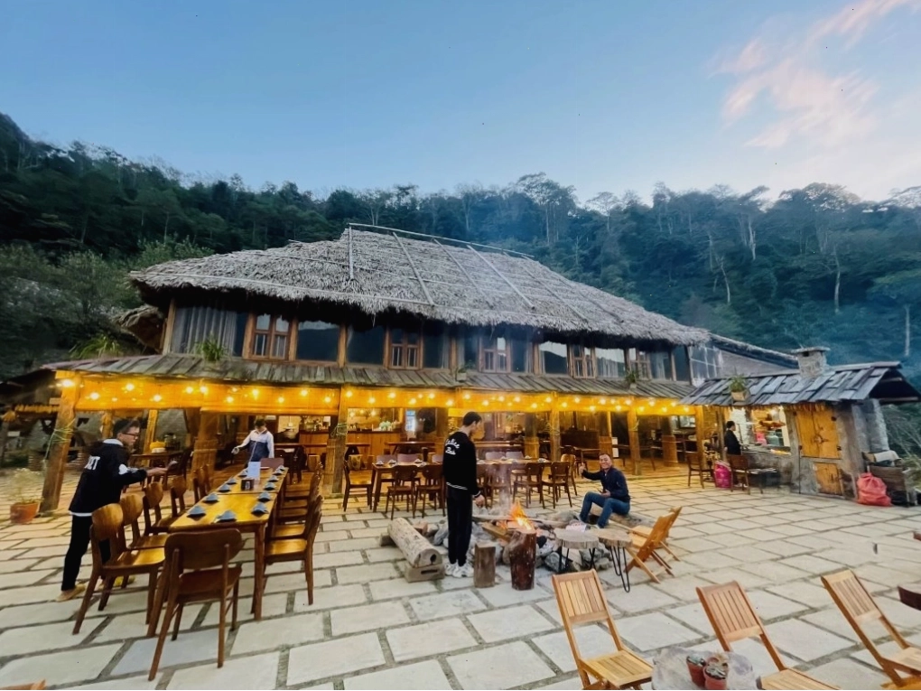 Bungalow Vườn Táo tại Tà Xùa Ecolodge với không gian xanh mướt