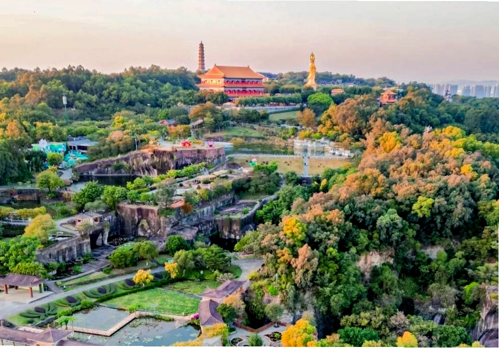 Các gian hàng đa dạng tại Chợ Bạch Mã Quảng Châu