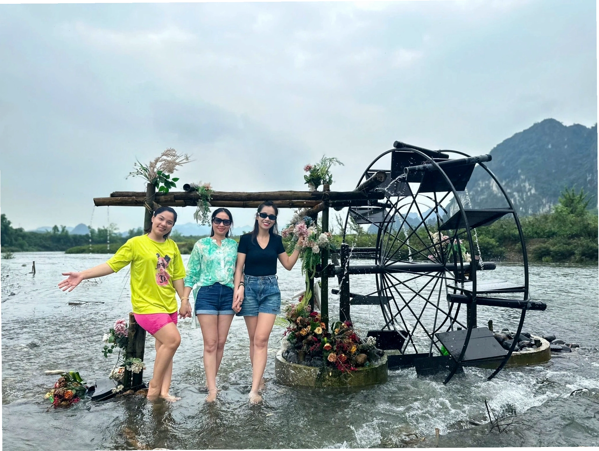 Các hoạt động vui chơi giải trí trên sông Bôi