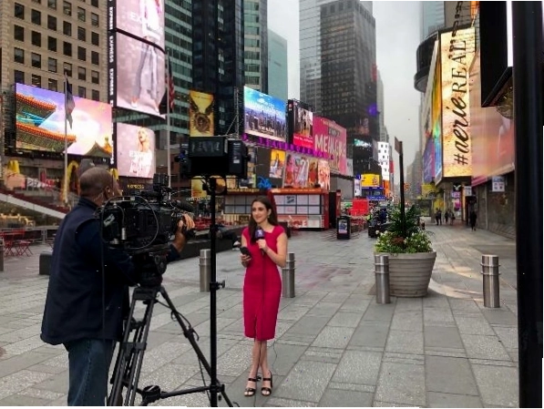 Các phóng viên bắt đầu chương trình Good morning New York tại Times Square