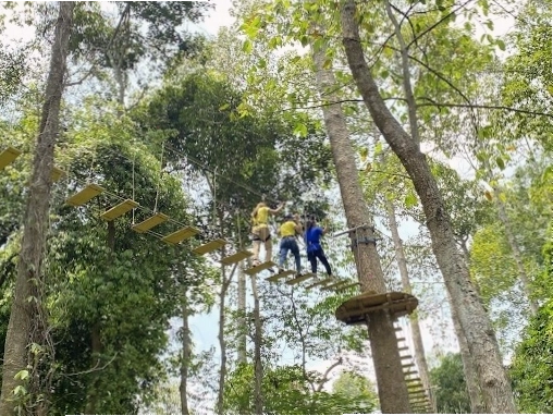 Các trò chơi cảm giác mạnh thu hút giới trẻ tại Địa đạo Củ Chi