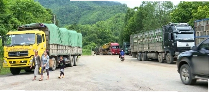 Cán bộ làm nhiệm vụ tại Cửa khẩu quốc tế Na Mèo