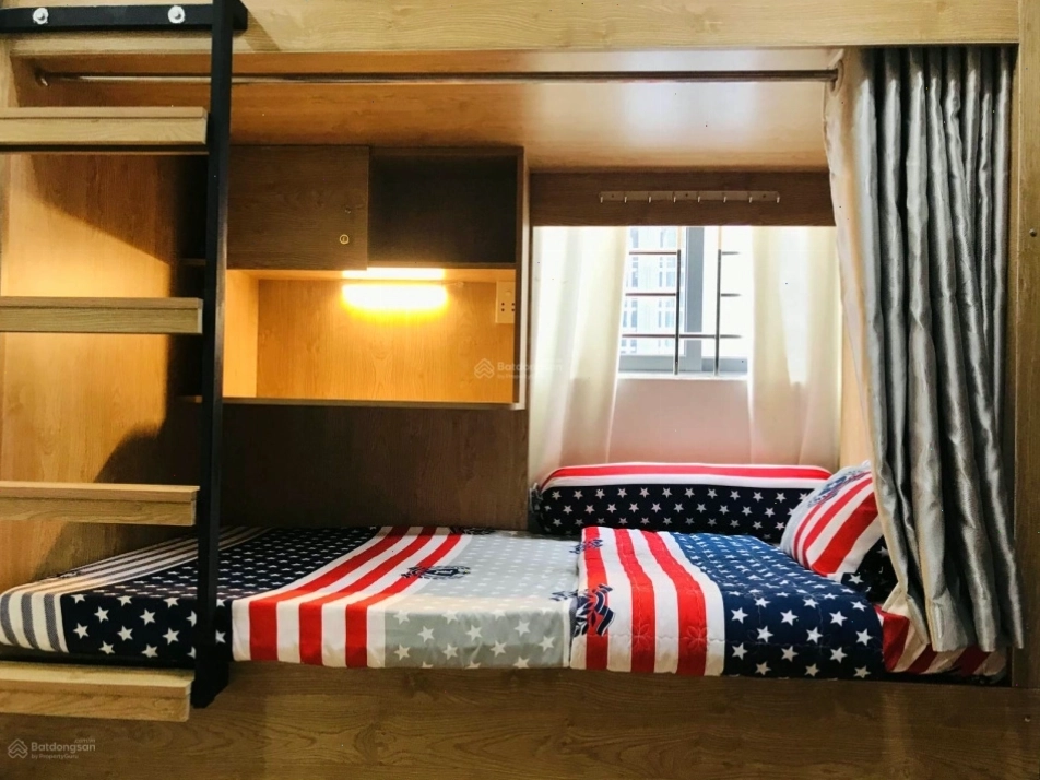 Cận cảnh bên ngoài tòa nhà KTX Sleep Box