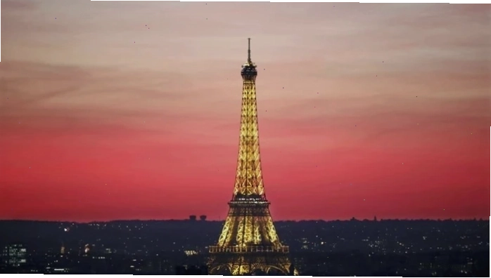 Cận cảnh cấu trúc sắt thép của Tháp Eiffel