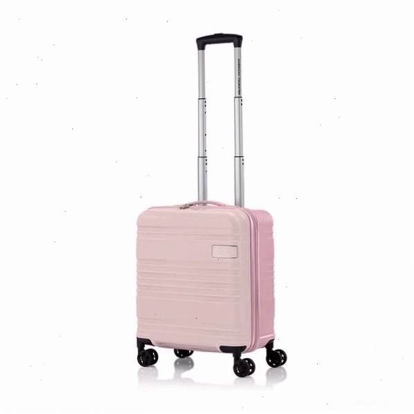 Cận cảnh chi tiết bánh xe và khóa TSA trên vali cỡ trung