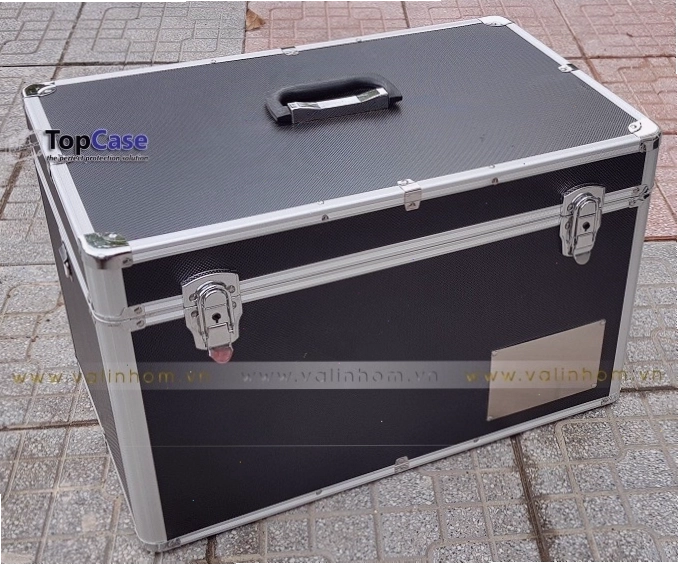 Cận cảnh chi tiết vali nhôm chuyên dụng cao cấp