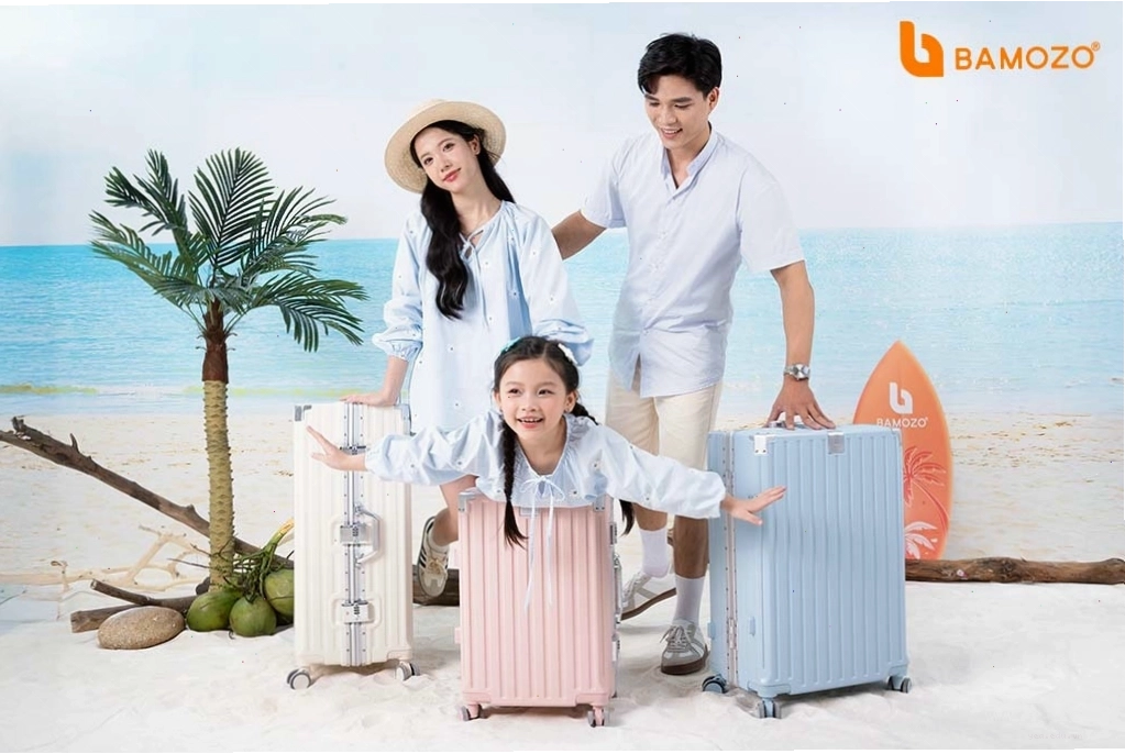 Cận cảnh đo kích thước vali