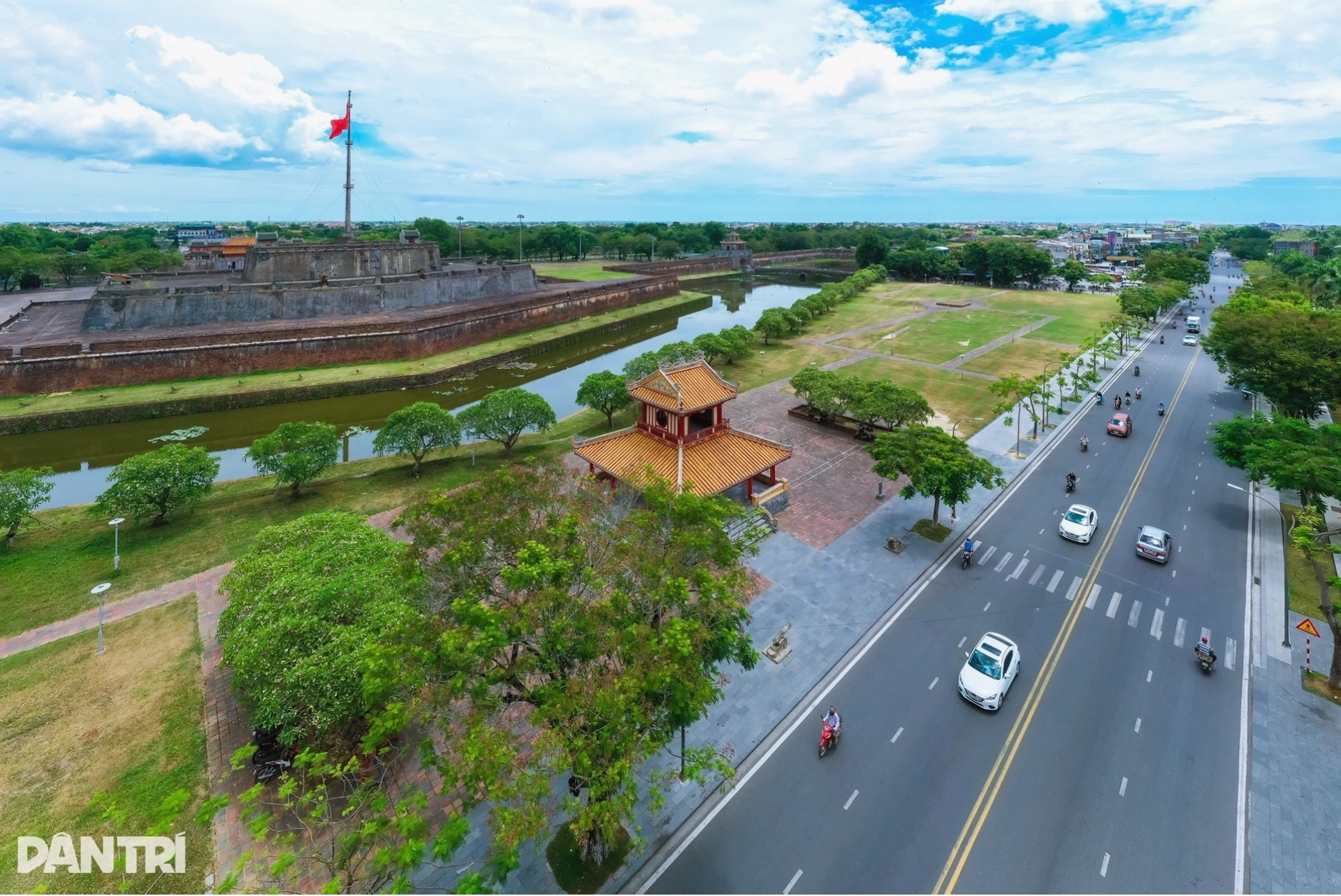 Cận cảnh kiến trúc Phu Văn Lâu