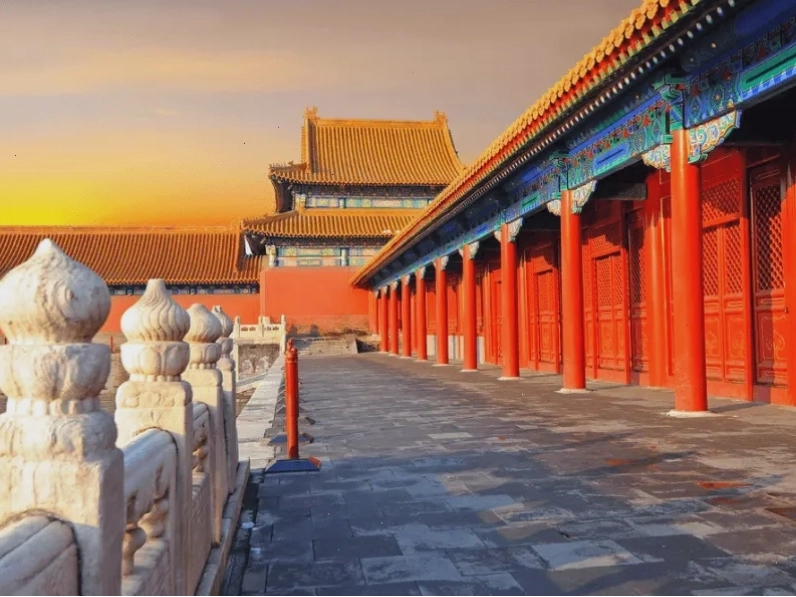 Cận cảnh mái nhà lợp ngói vàng đặc trưng của Tử Cấm Thành