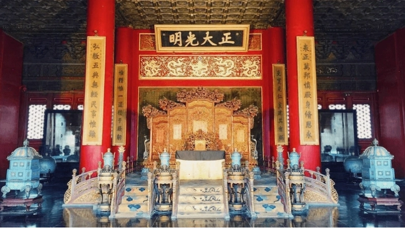Càn Thành Cung lộng lẫy, nguy nga